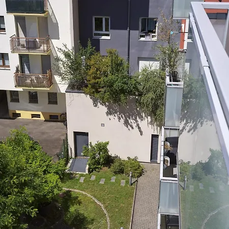Dans Les Etoiles - 2 Bedroom With Free Parking Near To The Center *