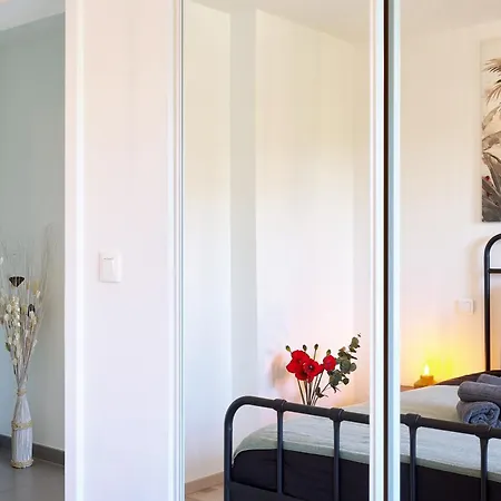 Dans Les Etoiles - 2 Bedroom With Free Parking Near To The Center *
