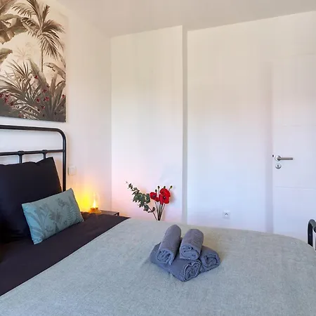 Apartment Dans Les Etoiles - 2 Bedroom With Free Parking Near To The Center