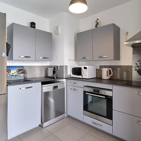 Apartment Dans Les Etoiles - 2 Bedroom With Free Parking Near To The Center *