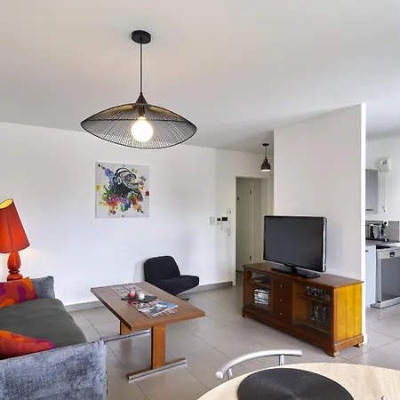 Dans Les Etoiles - 2 Bedroom With Free Parking Near To The Center Apartment *