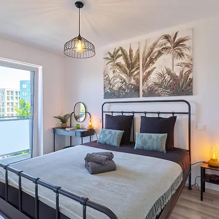 Dans Les étoiles - 2 Bedroom With Free Parking Near To The Center