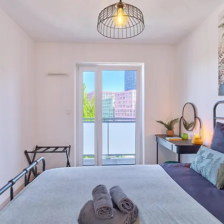 アパート Dans Les Etoiles - 2 Bedroom With Free Parking Near To The Center