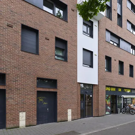 Dans Les Etoiles - 2 Bedroom With Free Parking Near To The Center