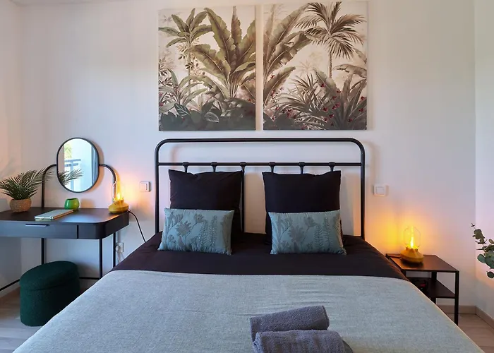 Dans Les Etoiles - 2 Bedroom With Free Parking Near To The Center