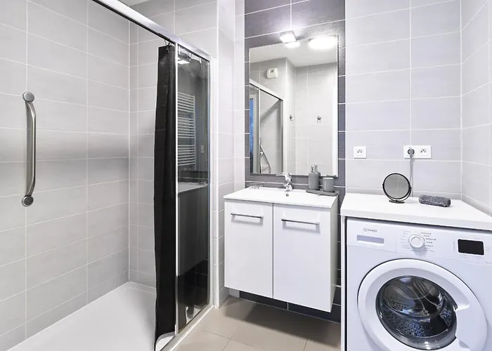 Dans Les Etoiles - 2 Bedroom With Free Parking Near To The Center