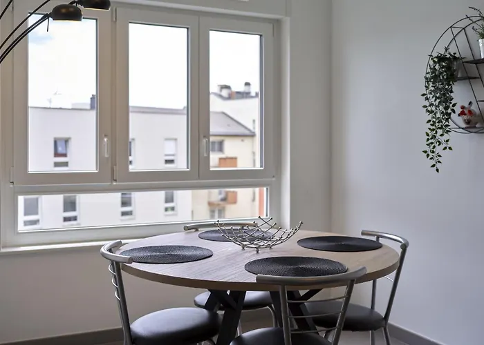 Appartement Dans Les étoiles - 2 Bedroom With Free Parking Near To The Center