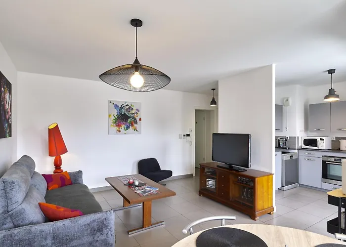 Dans Les Etoiles - 2 Bedroom With Free Parking Near To The Center *