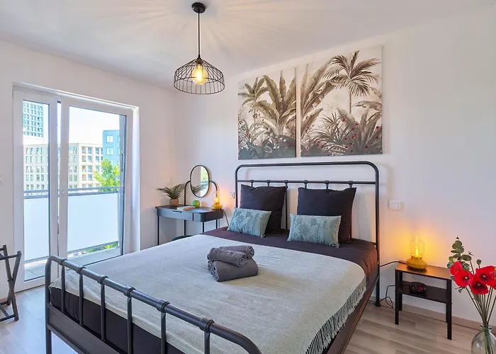Dans Les Etoiles - 2 Bedroom With Free Parking Near To The Center