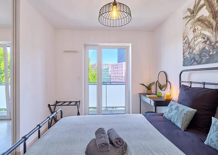 Appartement Dans Les étoiles - 2 Bedroom With Free Parking Near To The Center