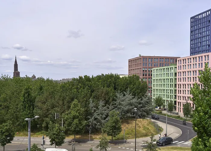 Апартаменты Dans Les Etoiles - 2 Bedroom With Free Parking Near To The Center *