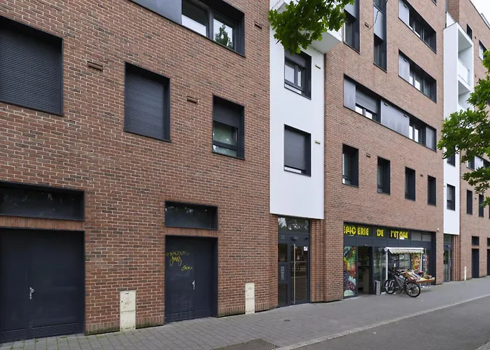 Dans Les Etoiles - 2 Bedroom With Free Parking Near To The Center
