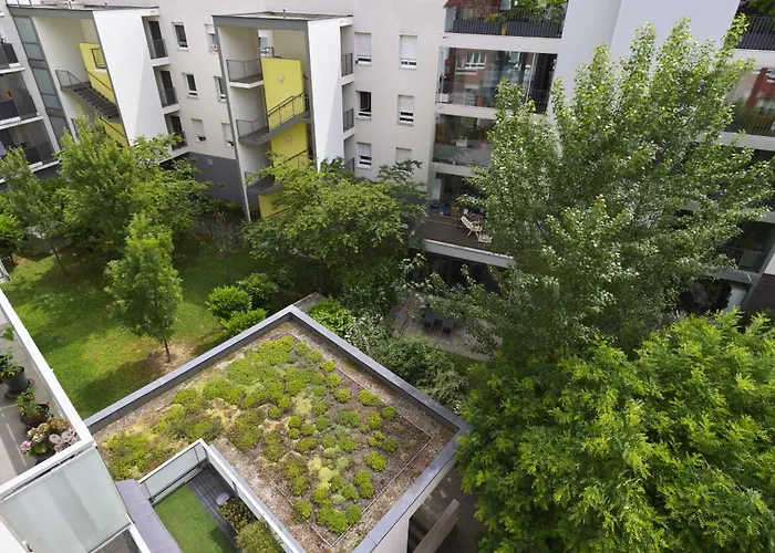 Dans Les Etoiles - 2 Bedroom With Free Parking Near To The Center