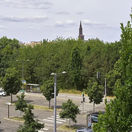 Dans Les Etoiles - 2 Bedroom With Free Parking Near To The Center Appartement Straatsburg